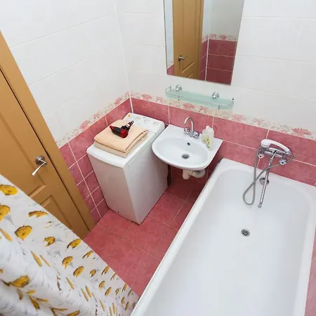 Nezavisimosti 60 Apartment *