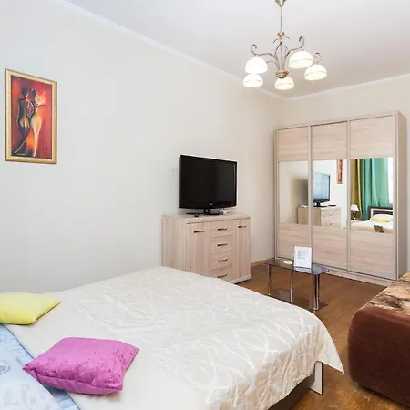 Nezavisimosti 60 Apartment *